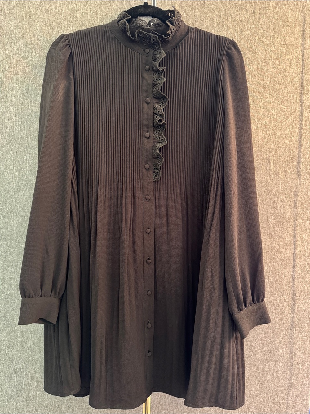 Sézane Elegant Black Pleated Long-Sleeve Dress with Ruffle Trim